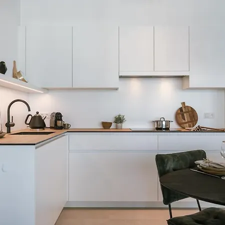 Huswell - Modern With South Facing Terrace