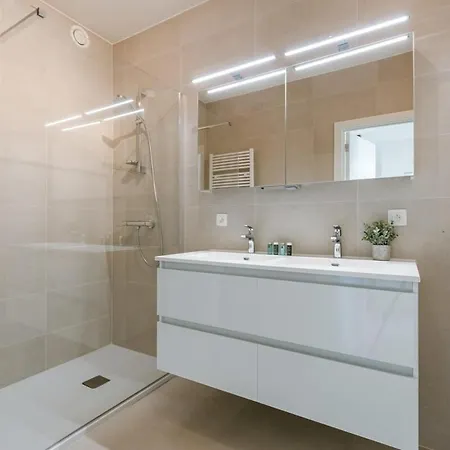 Huswell - Modern With South Facing Terrace * 오스텐드