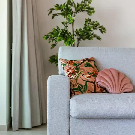 Huswell - Modern With South Facing Terrace Сasa de vacaciones