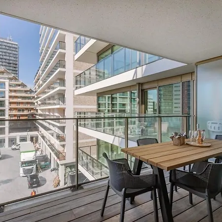 Huswell - Modern With South Facing Terrace *