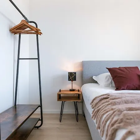 Huswell - Modern With South Facing Terrace *