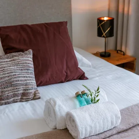 Huswell - Modern With South Facing Terrace Сasa de vacaciones