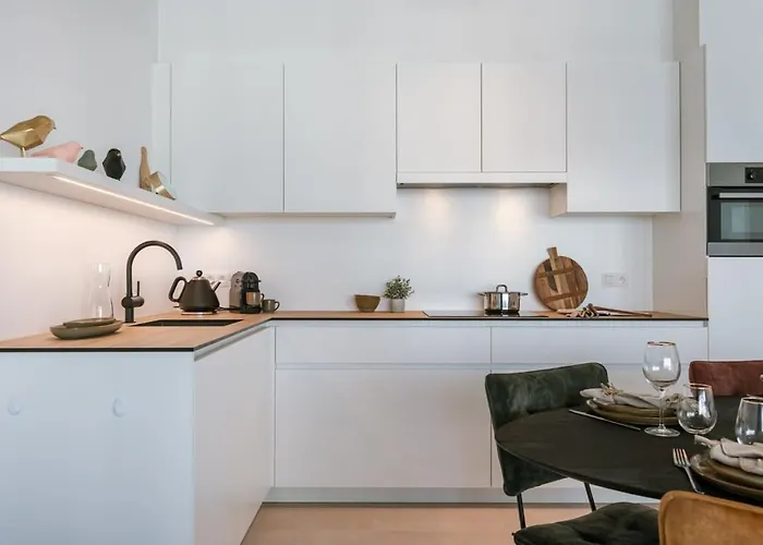 Huswell - Modern With South Facing Terrace