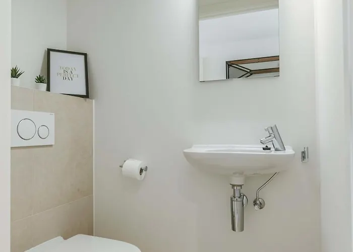 Huswell - Modern With South Facing Terrace *